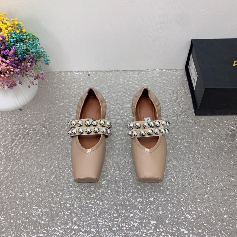 Other flat shoes